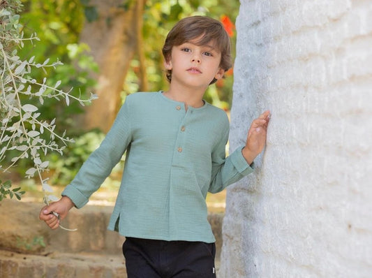 Camisa niño bambula en verde Pilar Batanero verano 23